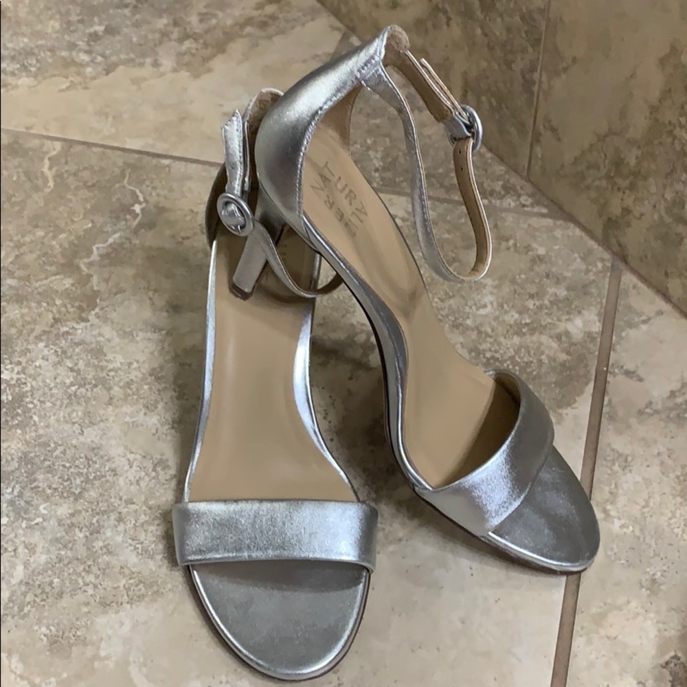 Naturalized heels